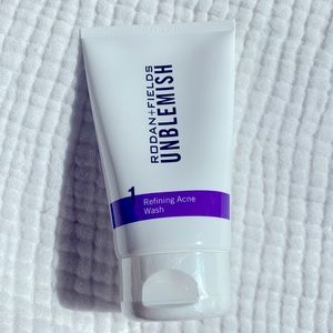 •Rodan + Fields Unblemish Refining Acne Wash•